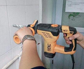 瓷磚打眼怎么做？需要注意什么呢？