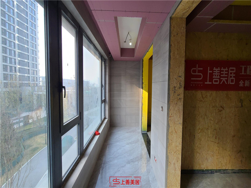 融創(chuàng)214平