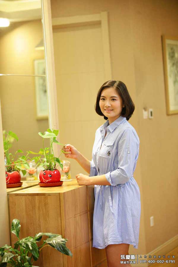 第二屆1024家裝節(jié)美女主播明媛