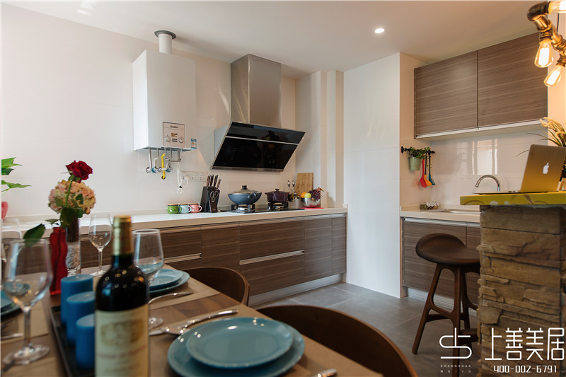 東巷小區(qū)80平混搭